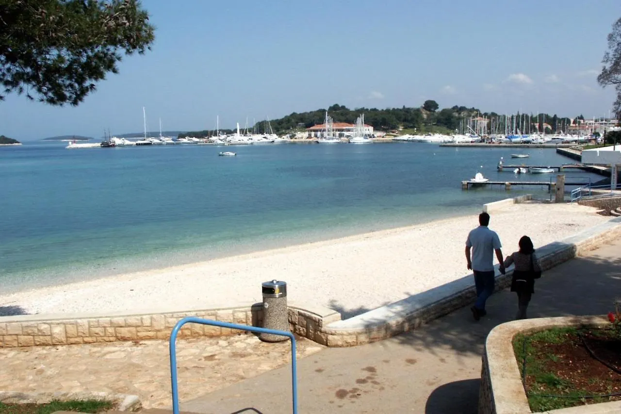 Apartments With A Parking Space Vrsar, Porec - 14164 0*, Vrsar