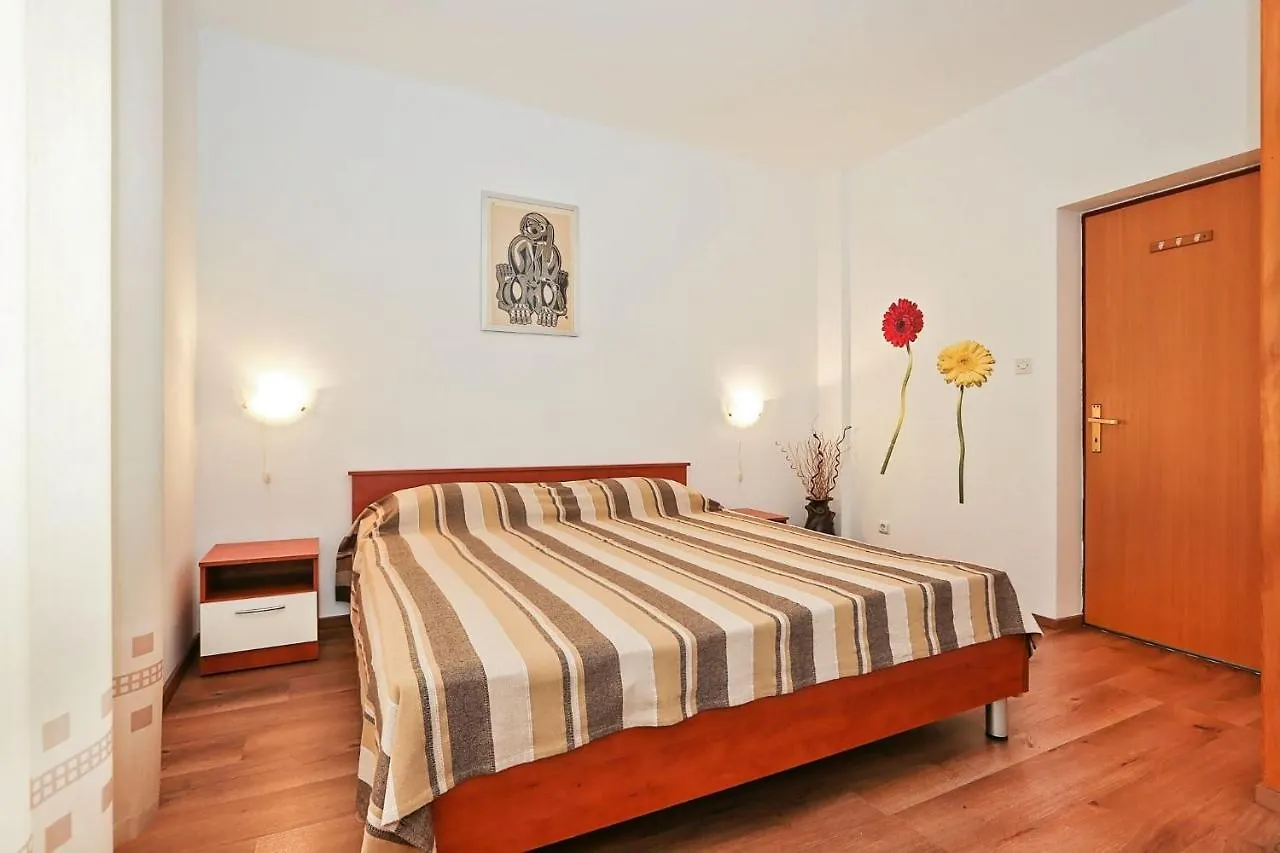 Apartments With A Parking Space Vrsar, Porec - 14164 0*, Vrsar Croatia